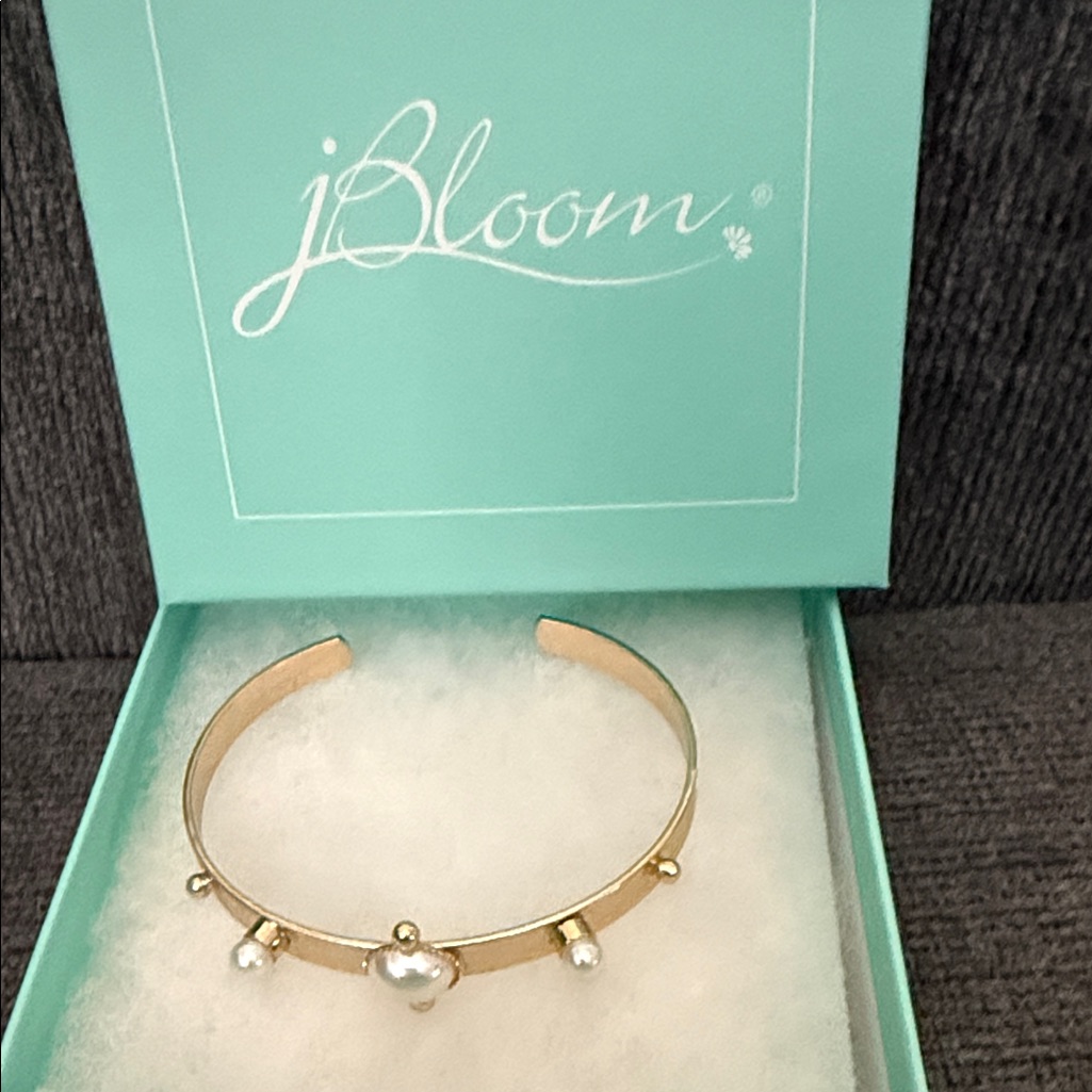 Bloom Gold Bracelet With Pearl Details